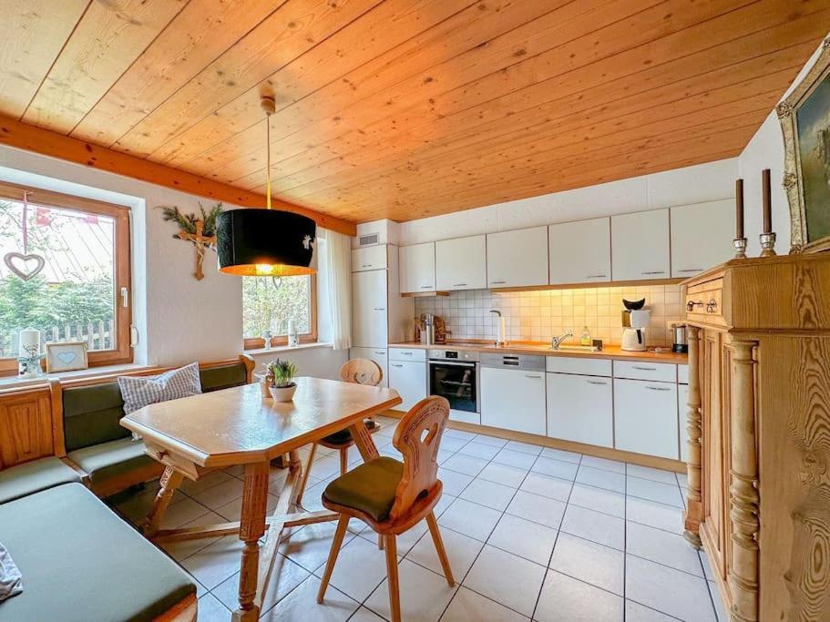 Alpines Wohlfuehl-Apartment Oplus Оберштауфен Экстерьер фото